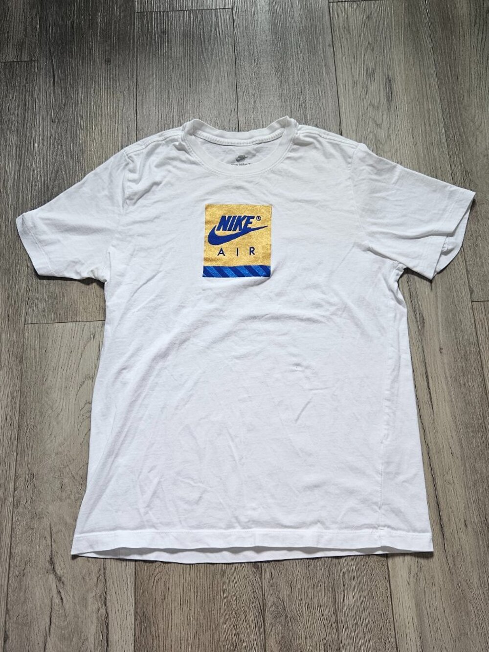 Nike Air Men's White Box Logo Graphic T-Shirt Large L FZ7962-100 Classic Streetw